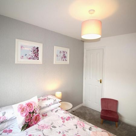 Ashington - 2 Bedroom House - Beautifully Decorated & Furnished - Large Garden ภายนอก รูปภาพ