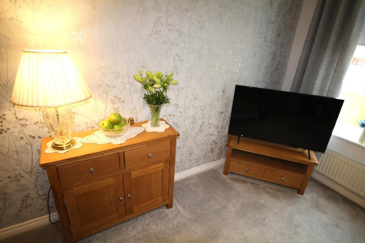 Ashington - 2 Bedroom House - Beautifully Decorated & Furnished - Large Garden ภายนอก รูปภาพ