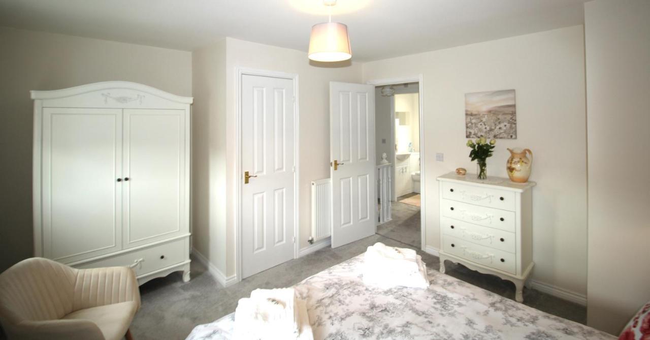Ashington - 2 Bedroom House - Beautifully Decorated & Furnished - Large Garden ภายนอก รูปภาพ