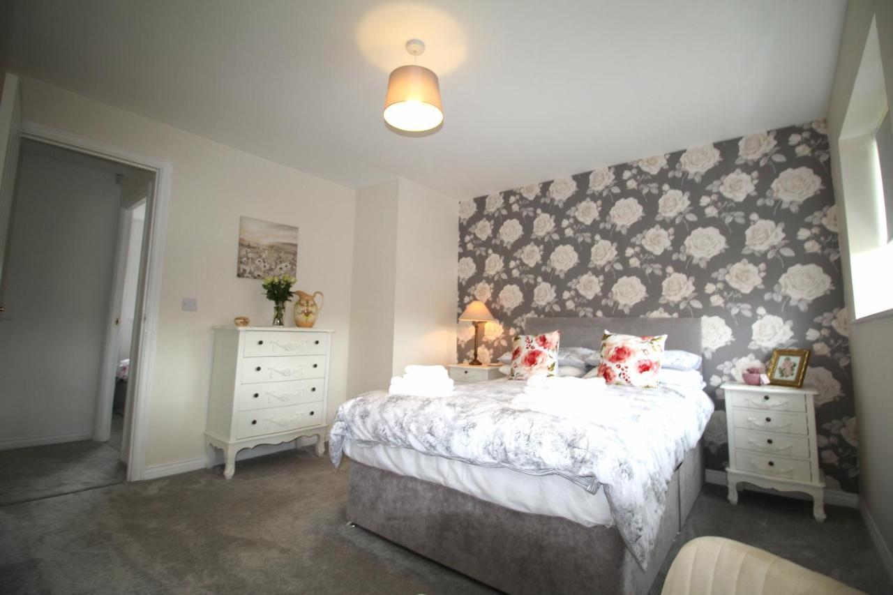 Ashington - 2 Bedroom House - Beautifully Decorated & Furnished - Large Garden ภายนอก รูปภาพ