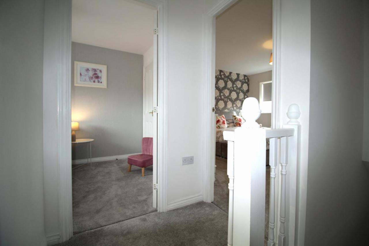 Ashington - 2 Bedroom House - Beautifully Decorated & Furnished - Large Garden ภายนอก รูปภาพ