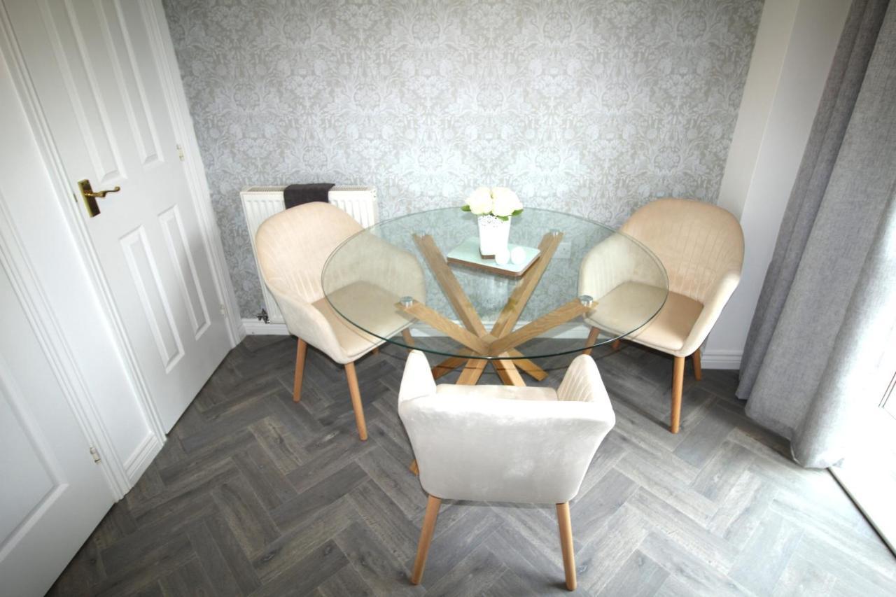 Ashington - 2 Bedroom House - Beautifully Decorated & Furnished - Large Garden ภายนอก รูปภาพ
