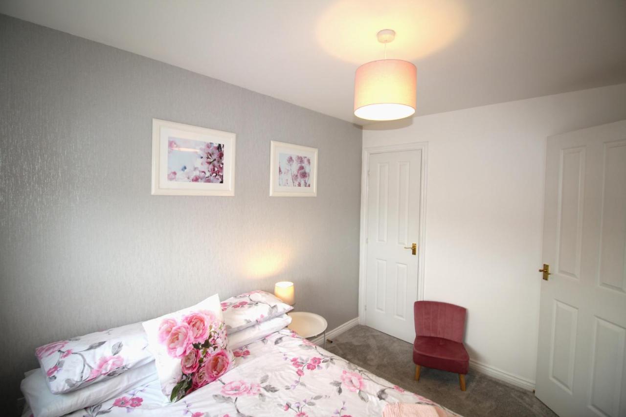 Ashington - 2 Bedroom House - Beautifully Decorated & Furnished - Large Garden ภายนอก รูปภาพ